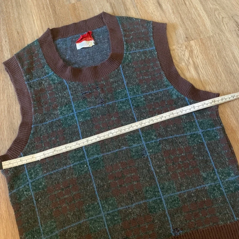 Vintage 1970s plaid knit sweater vest in brown blue - made in USA - size XL mens